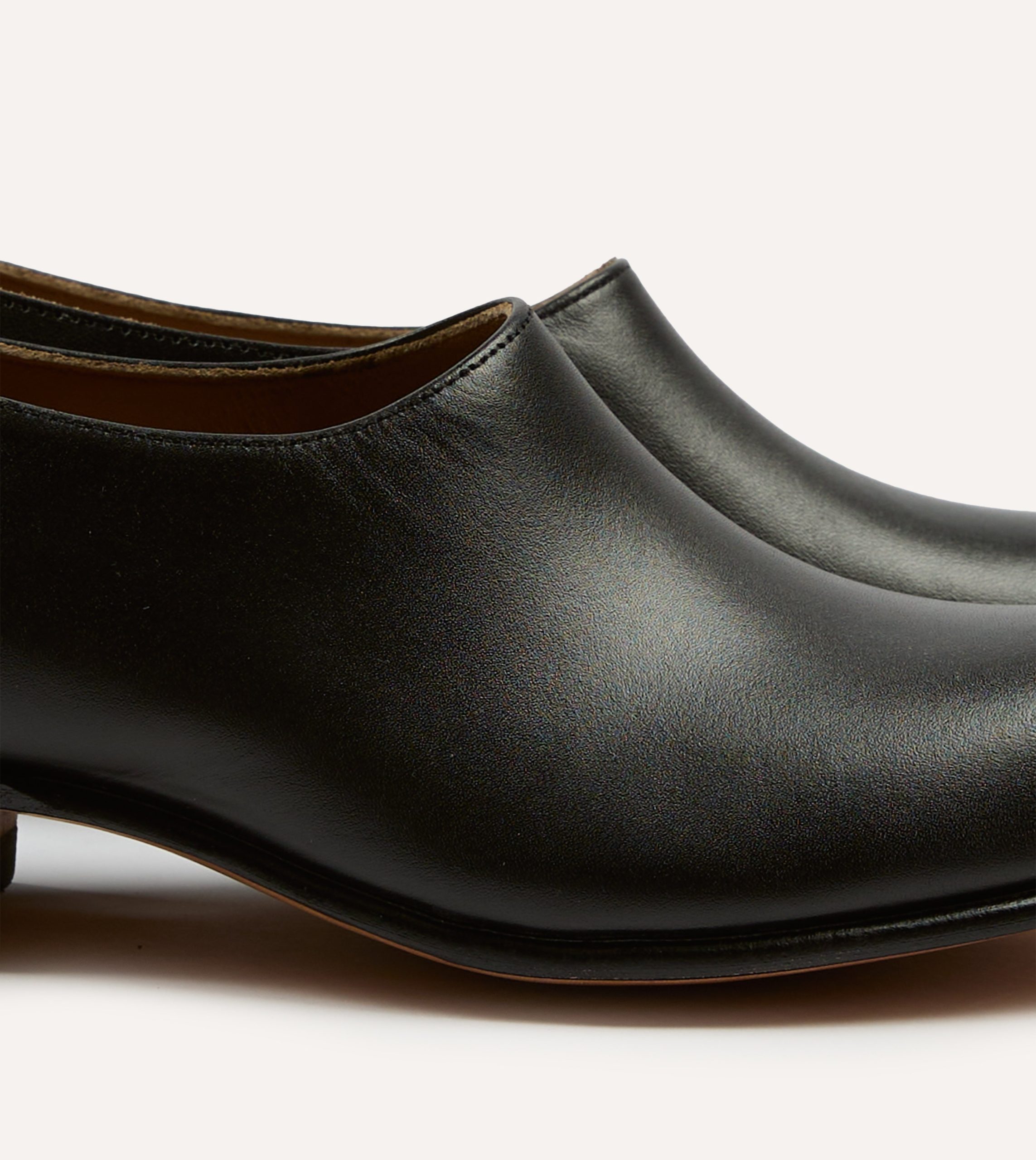 Chamula Black Leather Saarinen Shoe - Image 3